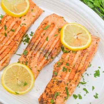 grilled salmon fillets with lemon