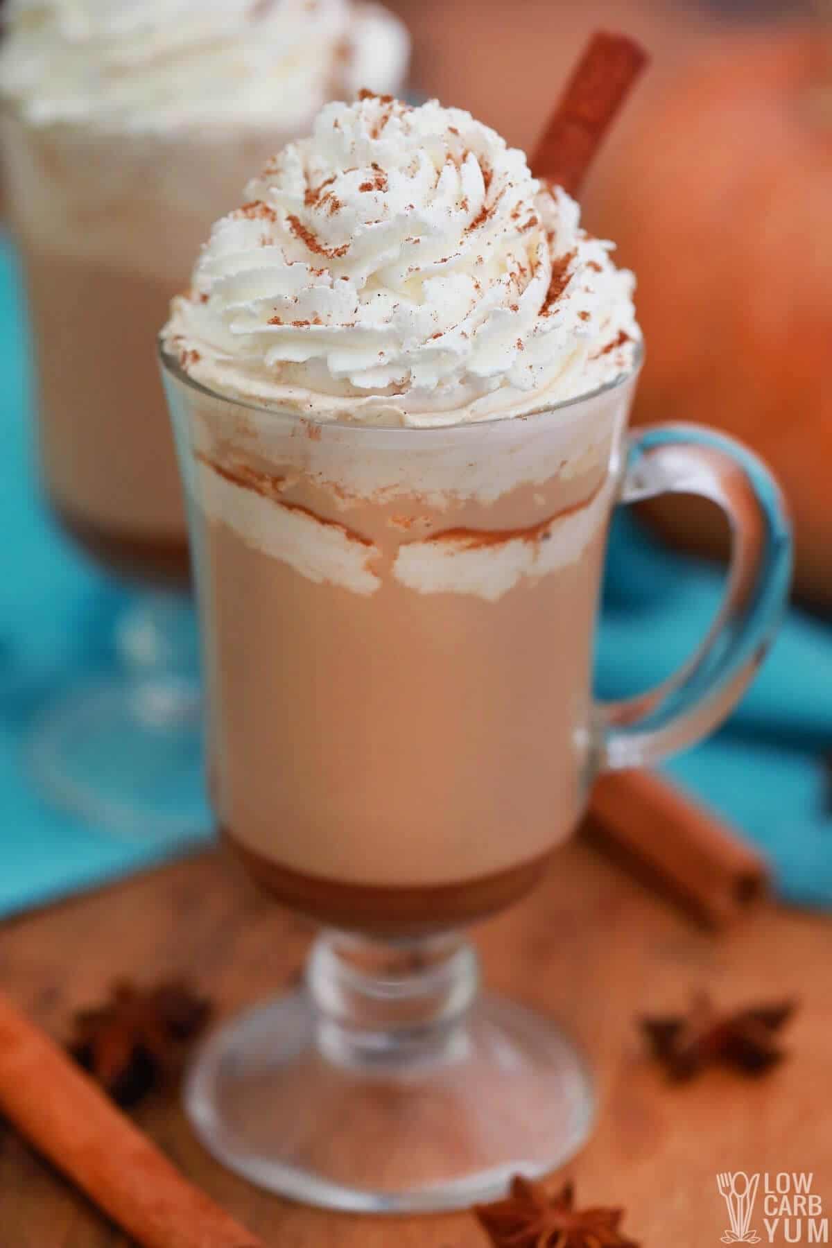 fall keto Starbucks drinks: pumpkin spice latte